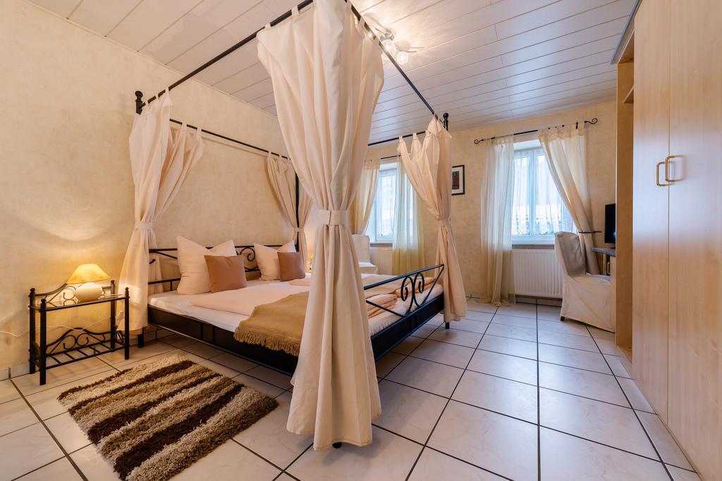 Moselhotel Ludwigs Köwerich Oda fotoğraf